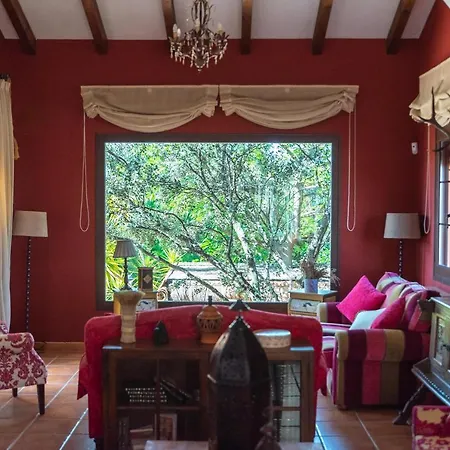 La Jacaranda Villa