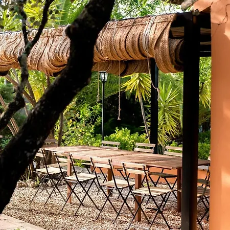 La Jacaranda Villa *